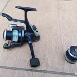 MOULINET MITCHELL FULL COTROL 200 . DEUX BOBINES . PARFAIT ETAT .